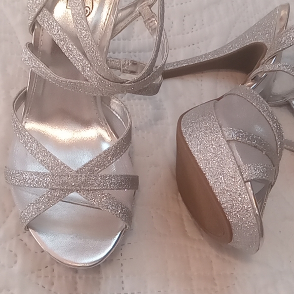 Unlisted by Kenneth Cole - Picture 4 of 12